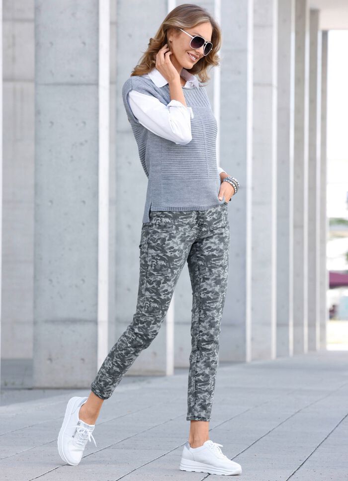 Jeans med kamouflagem&ouml;nster 