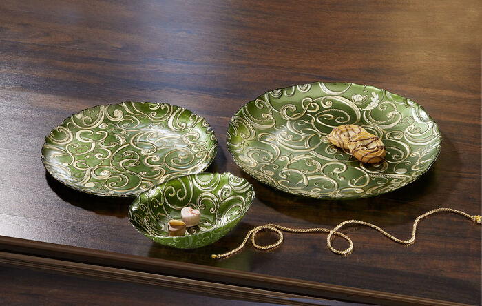 Tallrikar och skålar av glas med guldfärgad relief GRÖNT