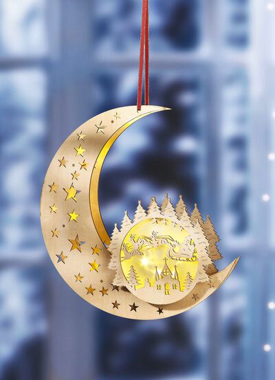 Upplyst m&aring;ne av tr&auml; 