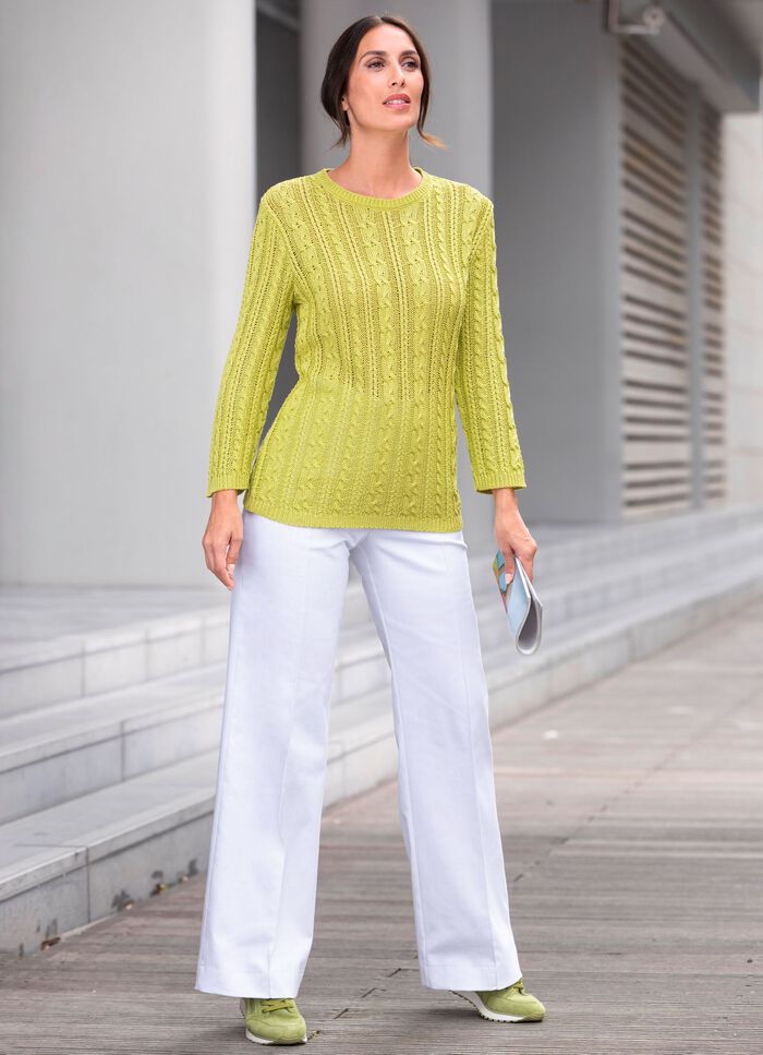 Jeans med l&auml;tt utsv&auml;ngda ben 