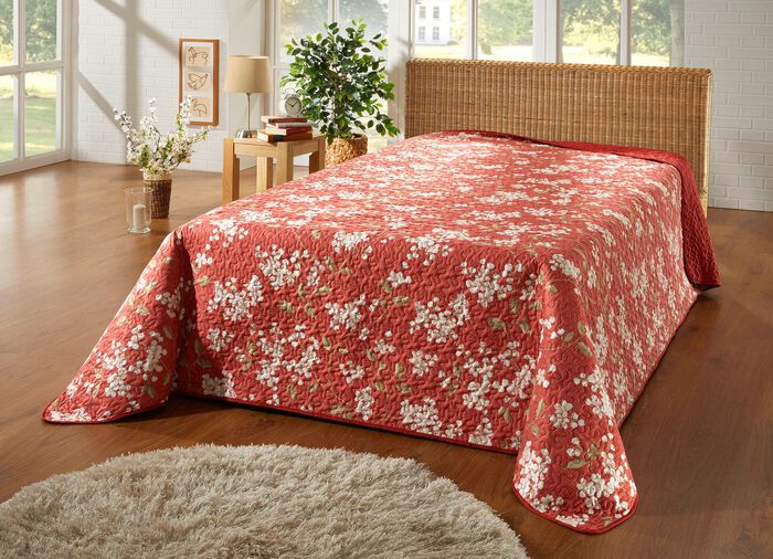 &Ouml;verkast med molnquiltning p&aring; ena sidan 