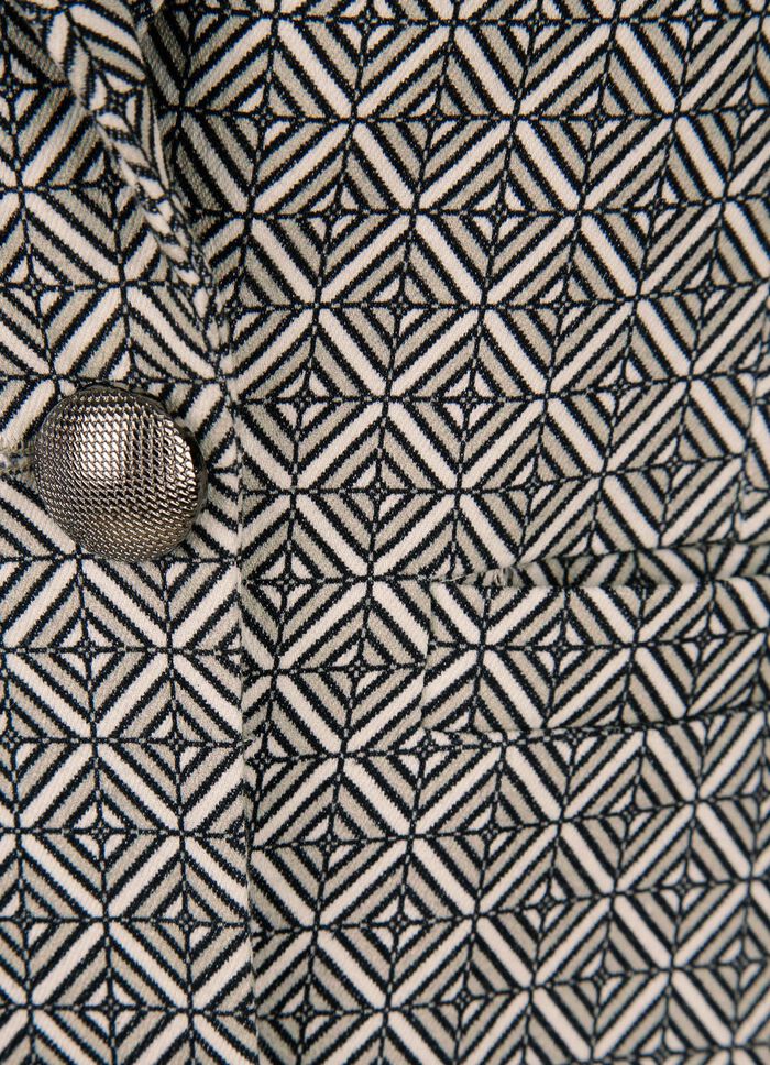 Kavaj med grafisk design 