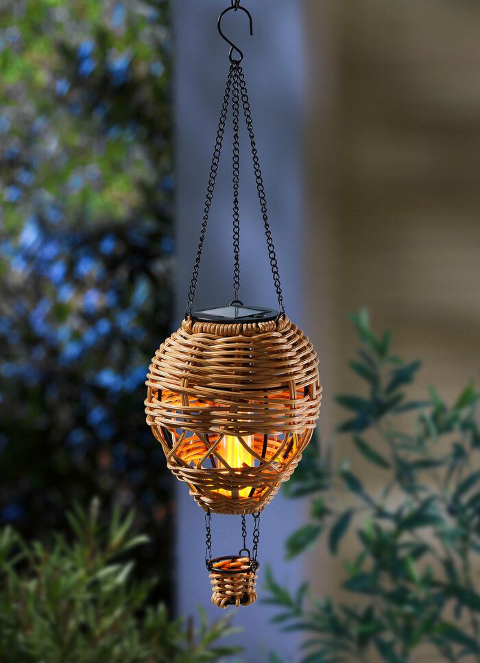 Solcellsh&auml;ngande ballong i rottinglook 