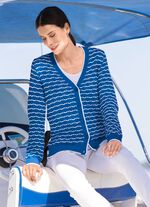 Kofta med fina ränder och genombrutna diamanter AZURBLAU-WEISS