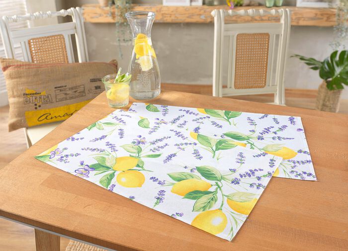 Bords- och rumsdekoration med fl&auml;ckskyddande ytbehandling 