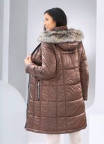 Kort kappa med avtagbar fuskp&auml;lskant 