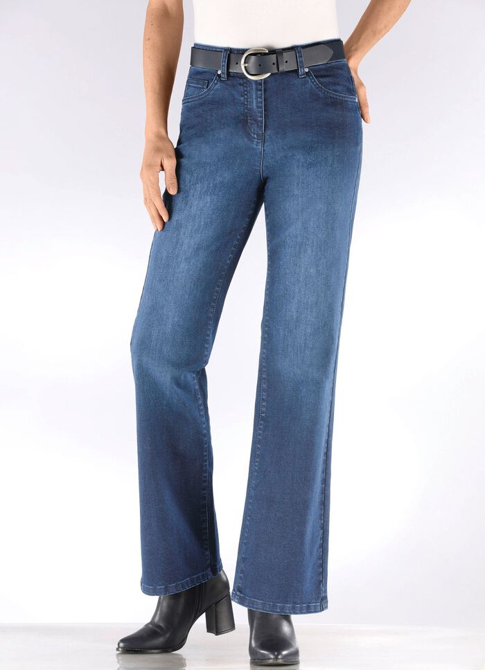 Jeans med moderiktig benvidd  