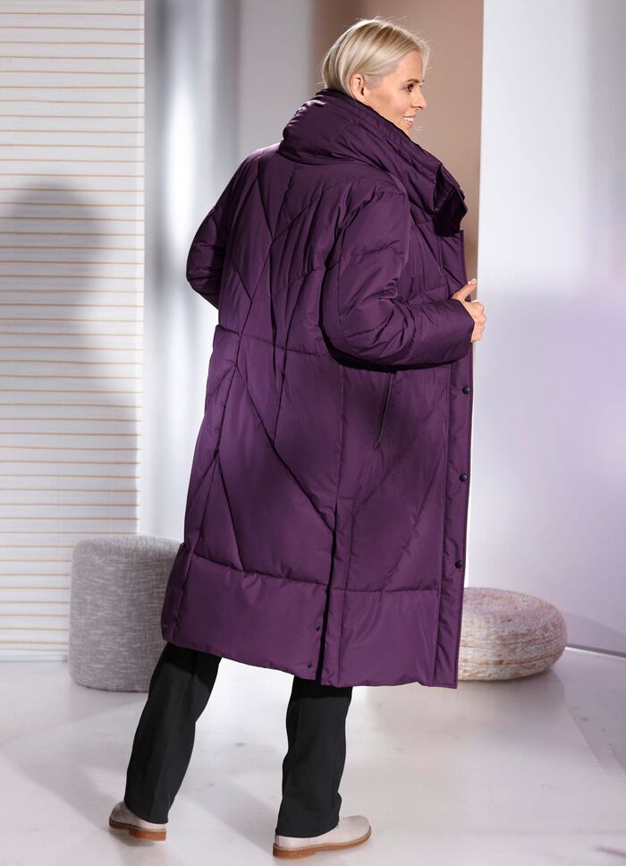 Funktionell jacka med stuvbar huva 