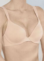 Triumph Body Make-up Illusion bygel-bh för en magisk dekolletage PUDER