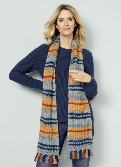 Grovstickad tröja med halsduk 