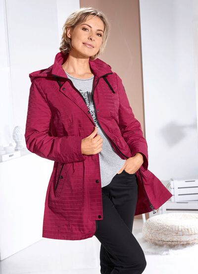 Funktionell jacka med en subtil randig design 