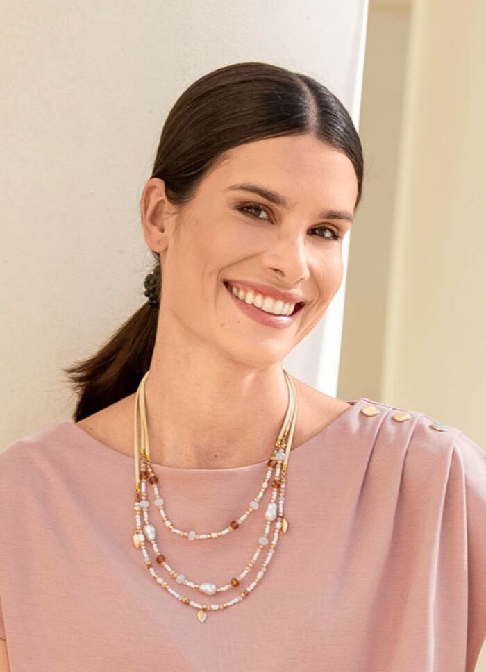 Flerradigt halsband med s&ouml;tvattensodlade p&auml;rlor 