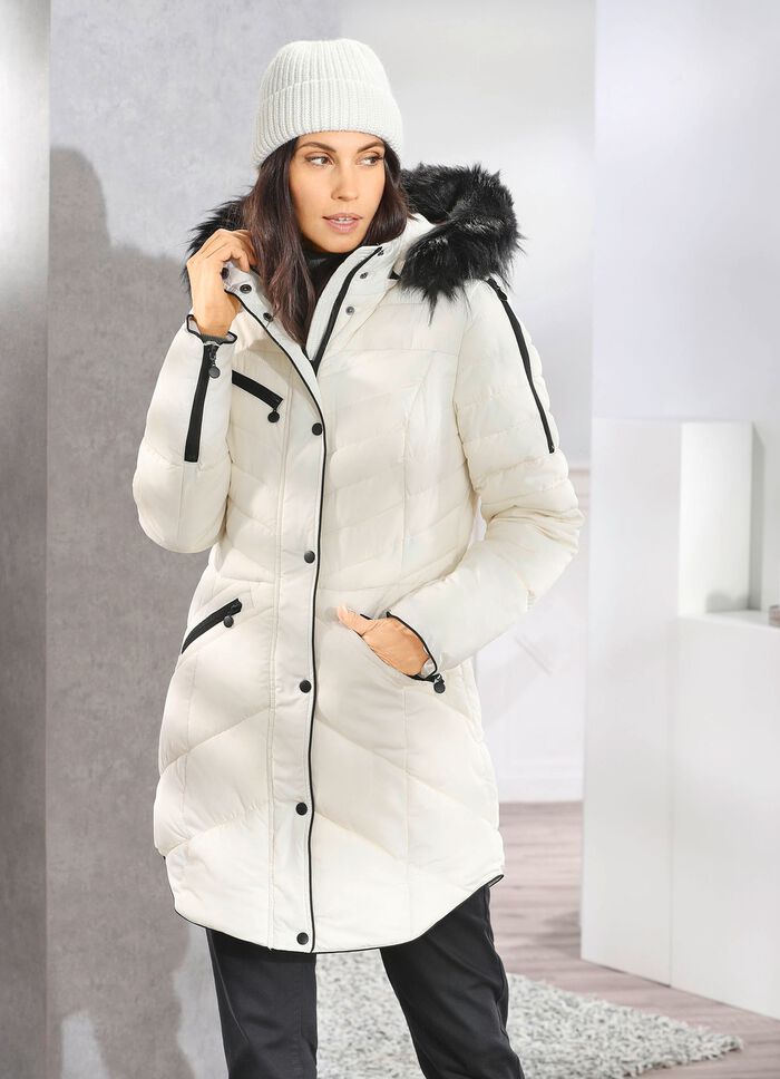 Kort kappa med fuskp&auml;lsfoder i luvan 