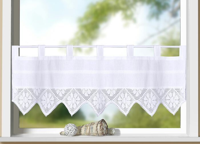 Korta persienner med finaste virkade spetsar 