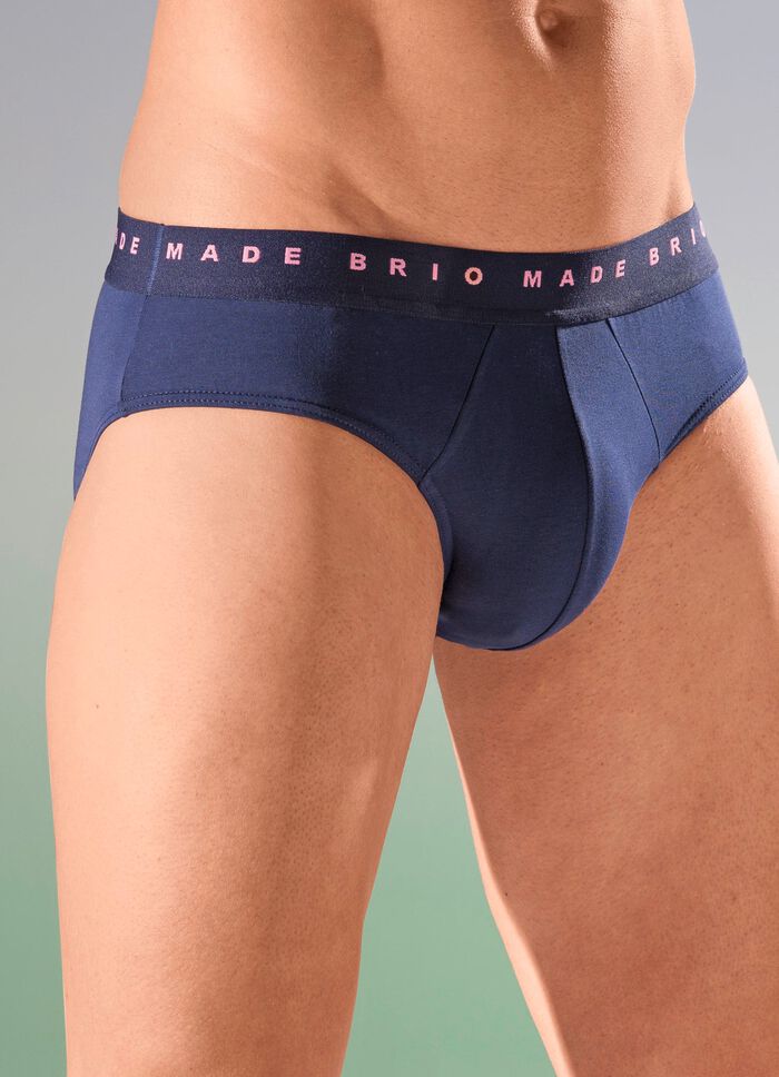 Paket med tre trosor, enf&auml;rgade med res&aring;r i midjan 