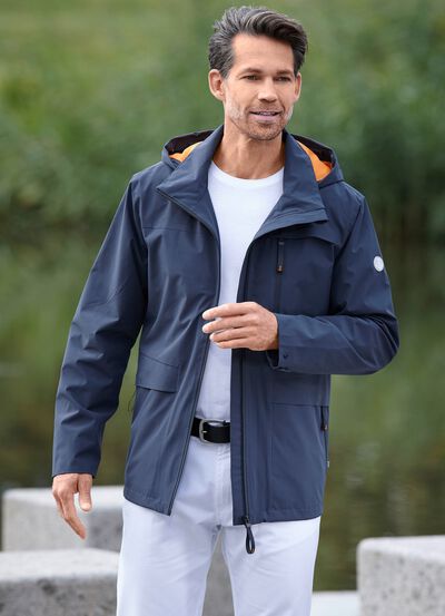 Funktionell jacka med huva 