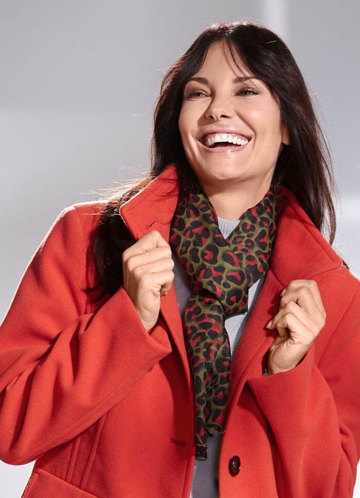 Halsduk med rovdjursp&auml;lsdesign 