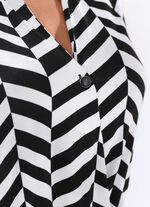 Fascinerande pik&eacute;tr&ouml;ja med omlott utseende 