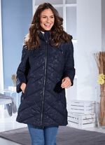 Funktionell l&aring;ng jacka med dekorativ fantasidesign 