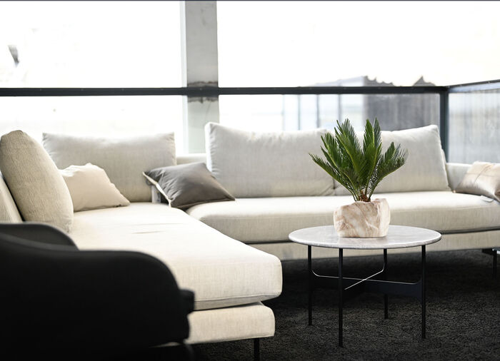 Växtkruka från Botanyia i elegant naturstenslook SAND
