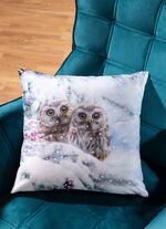 Kuddfodral i sammetslook med motiv av sn&ouml;uggla 
