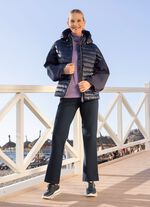 Jacka i en trendig materialmix 