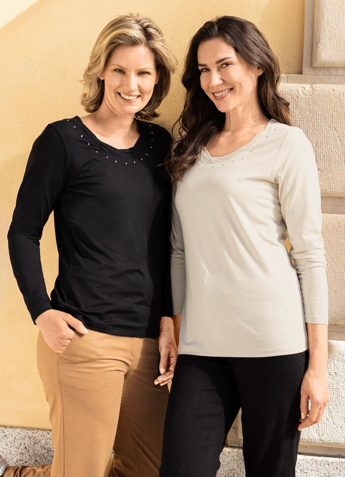 Skjorta med charmigt utförande i 2 färger SVART