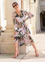 Kl&auml;nning med knytsk&auml;rp 