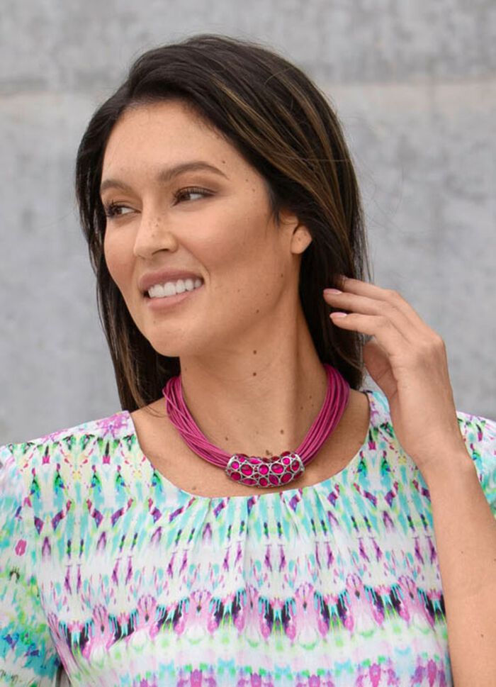 Flerradigt rosa halsband 