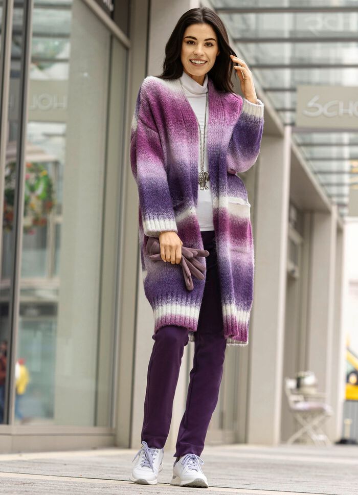 Stickad kappa av fluffigt effektgarn 