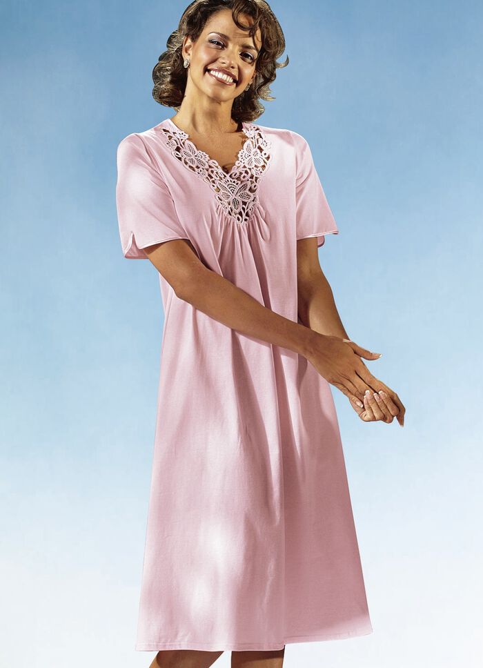 Nattlinne, korta ärmar med spets vid V-ringningen ROSÉ