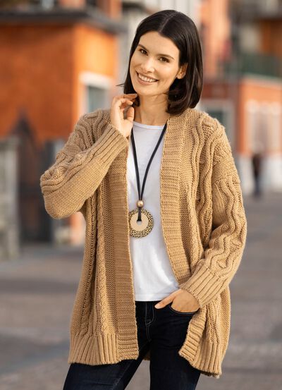 Kraftig stickad kofta 