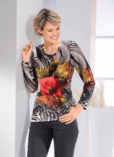 Skjorta med dekorativ ring i halsringningen 