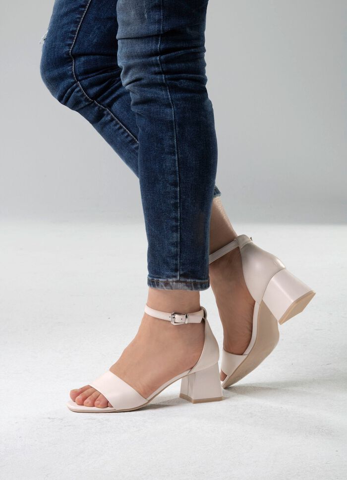 ELENA EDEN sandaler tillverkade av det b&auml;sta nappal&auml;deret 