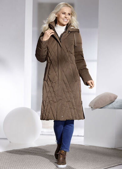 Jacka med avtagbar huva  Jacka med avtagbar huva