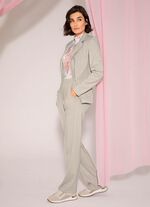 Byxor med pressade veck 