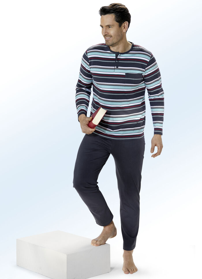 Två paket pyjamas med knappslå och garnfärgad randig design, 