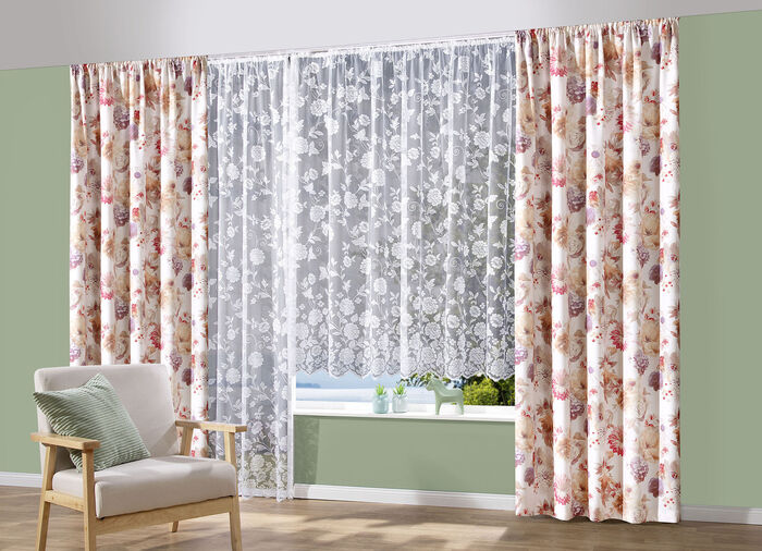 Blommig design över gardinen, 