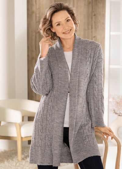 l&aring;ng kofta med kabelm&ouml;nster 