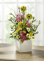 Arrangemang i vit keramikkruka