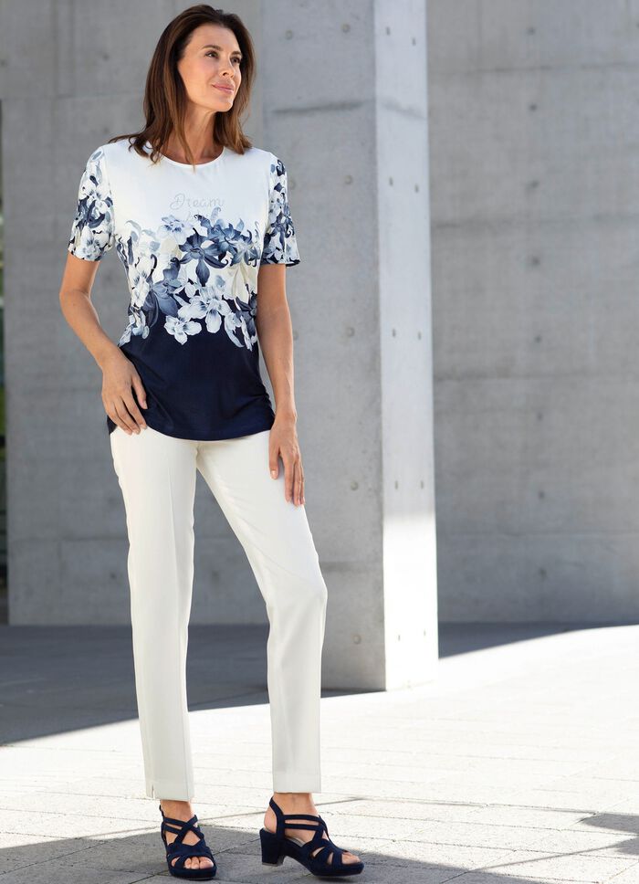 Snygg topp med strassprydda bokst&auml;ver 