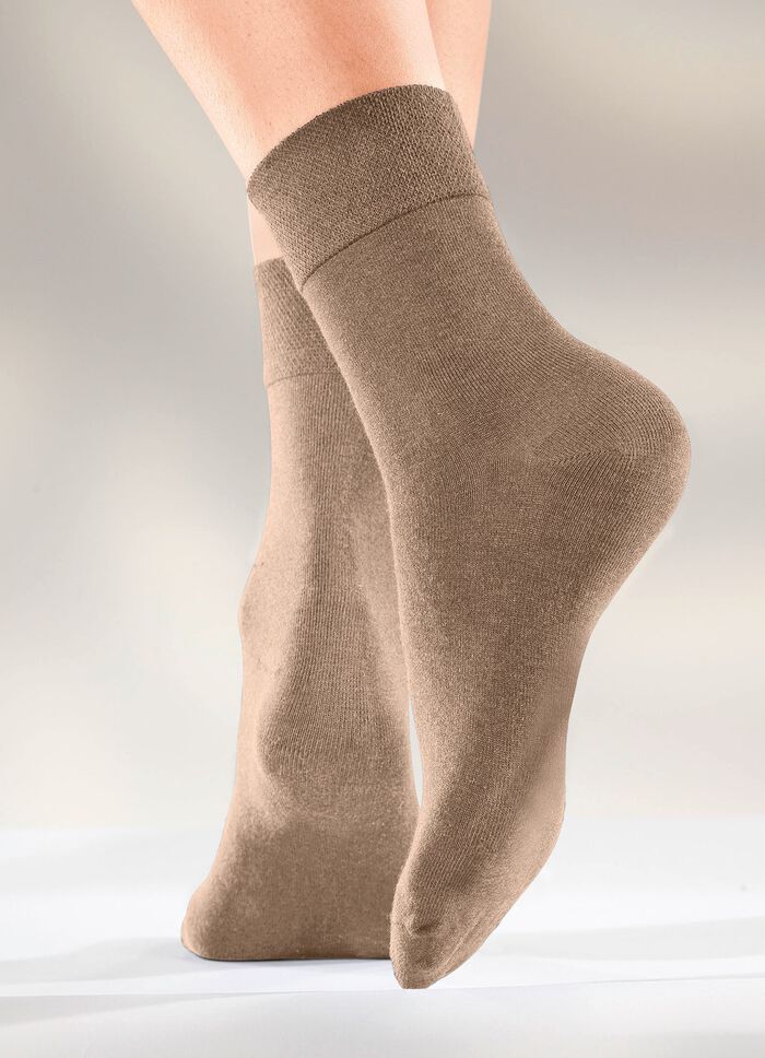 F&ouml;rpackning med sex strumpor i olika f&auml;rger 