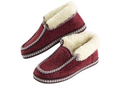 Tofflor med halkskyddande gummislitsula 