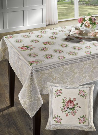 Bords- och rumsdekoration med romantiskt rosmotiv 