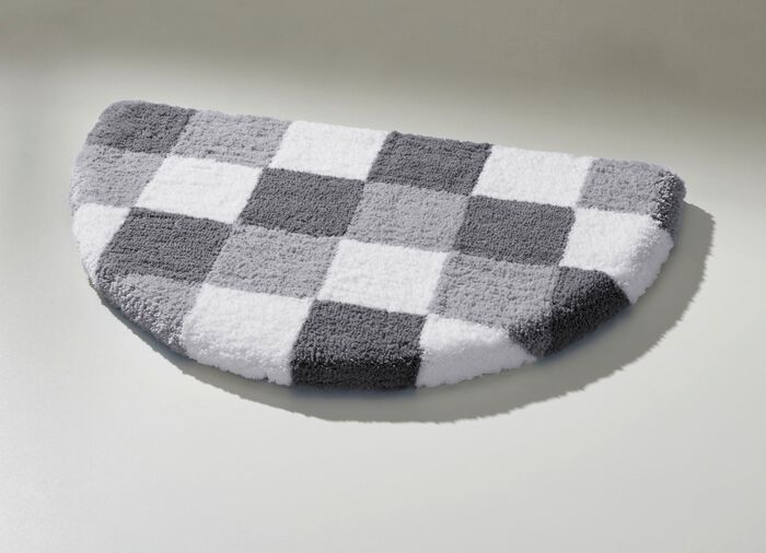 Badrumsset med schackbr&auml;dem&ouml;nster 