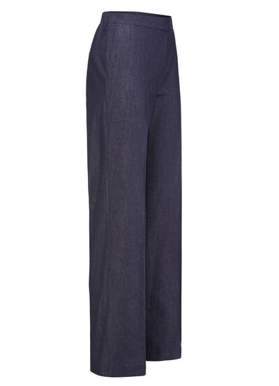 Jeans med l&auml;tt utsv&auml;ngda ben 