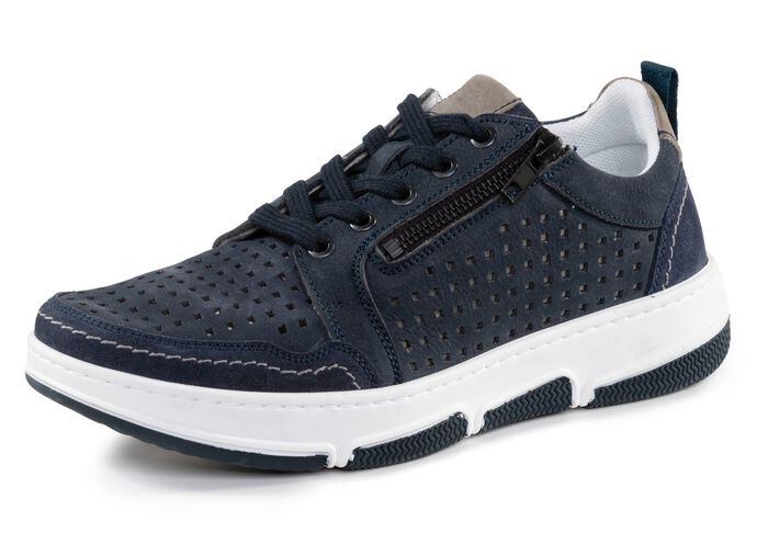 Skor med sn&ouml;rning 