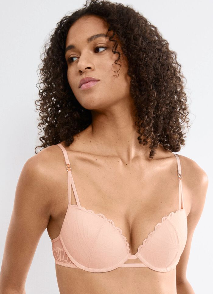 Triuimph push-up-bh med bygel i fin elastisk spets 