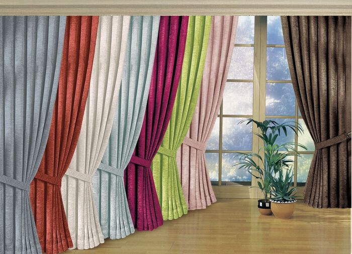 F&ouml;nsterdekoration gjord av kraftig termisk chenillekvalitet ROS&Eacute;