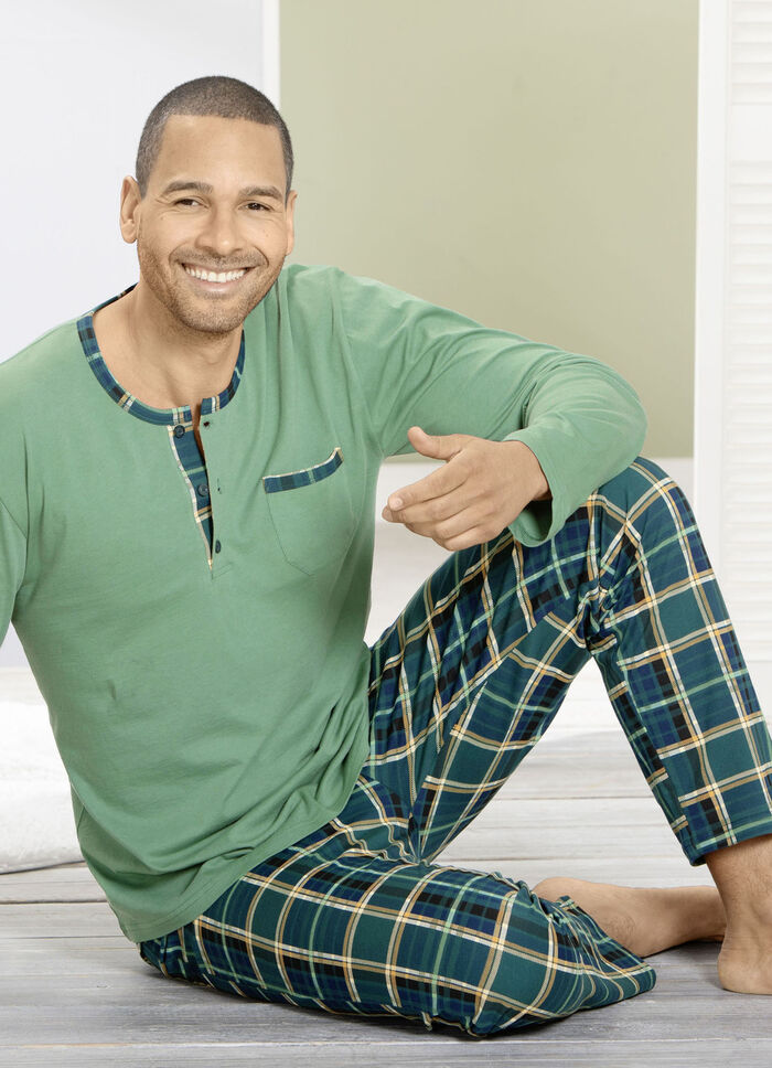 Pyjamas med kontrastfärgad kant på knappslå och bröstficka 